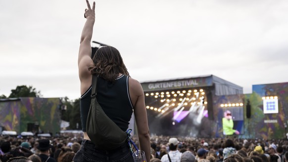 Festivalgoers enjoy a concert on the Main Stage, at the 42th Gurtenfestival edition, in Bern, Schweiz, Wednesday, July 16, 2025. The open air music festival runs from 16 to 19 July. (KEYSTONE/Anthony  ...