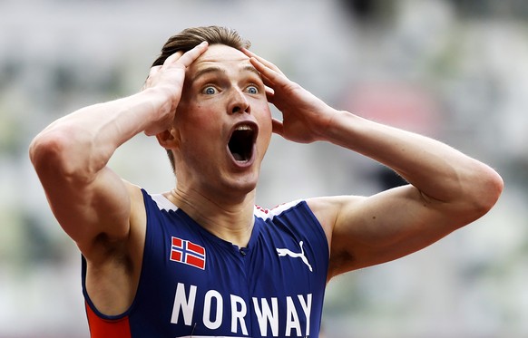 epa09389245 Karsten Warholm of Norway celebrates after winning the Men&#039;s 400m Hurdles final at the Athletics events of the Tokyo 2020 Olympic Games at the Olympic Stadium in Tokyo, Japan, 03 Augu ...