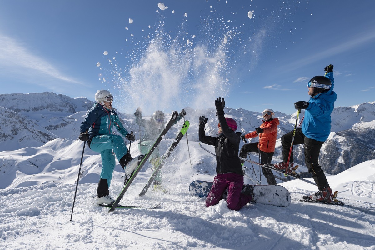 Adelboden Lenk Skigebiet, Skifahrer im Schnee