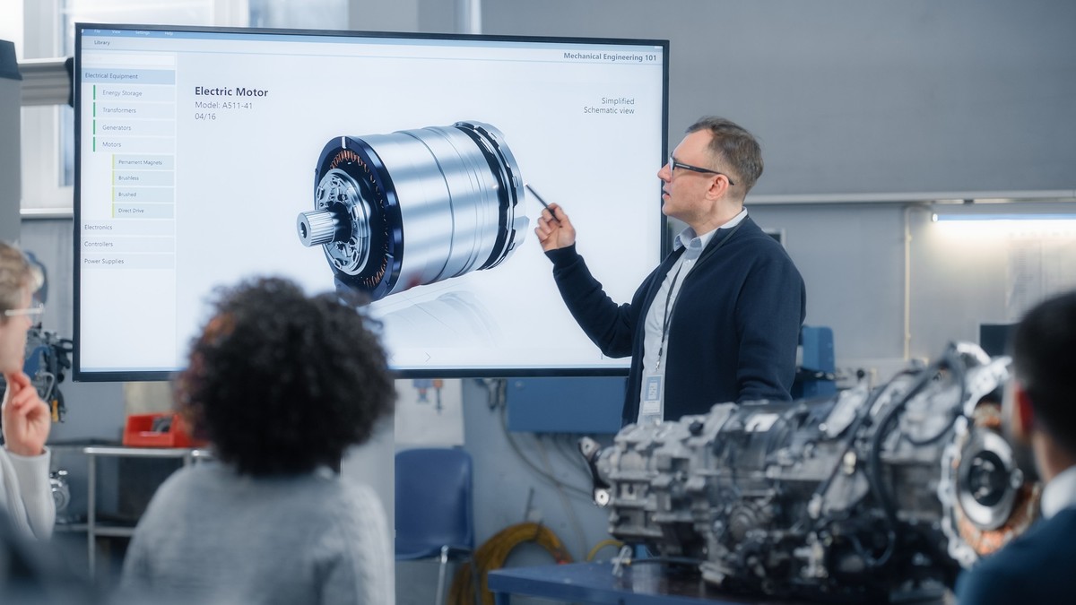 Neumann estime que le moteur électrique - petit, silencieux, efficace, puissant et simple - doit être remplacé par un moteur à combustion - gros, bruyant, inefficace, faible et compliqué.