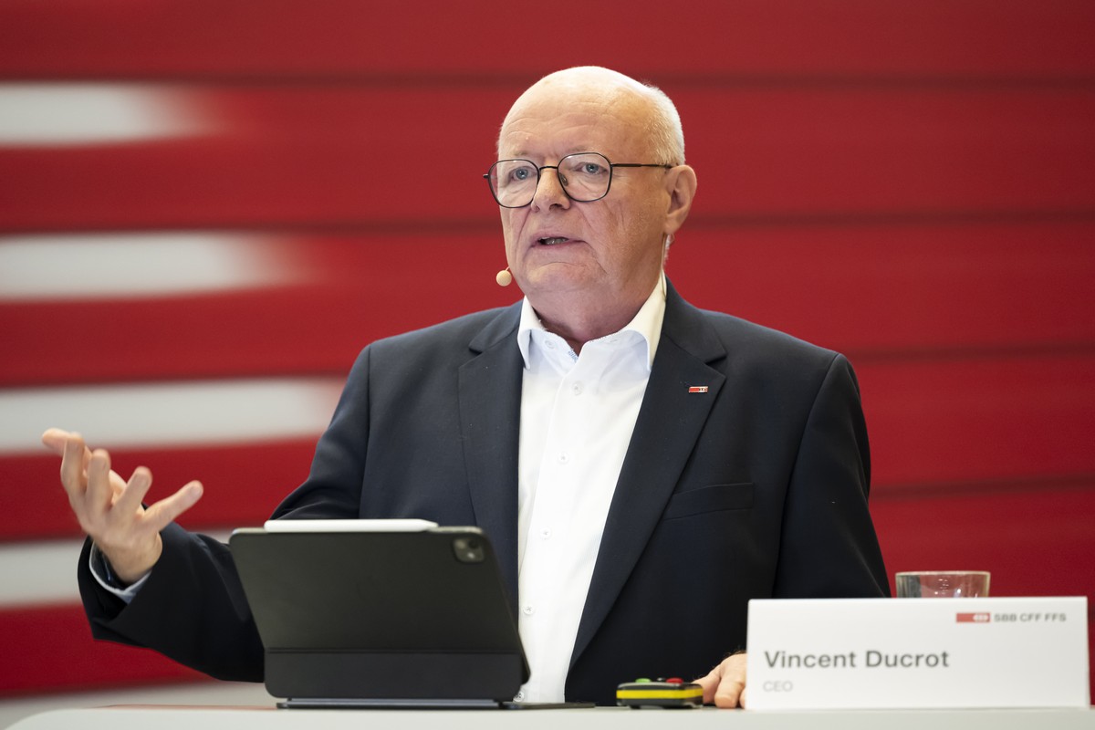 CEO Vincent Ducrot spricht an der Jahresmedienkonferenz der SBB, am Donnerstag, 6. Maerz 2025, am Hauptsitz der SBB in Bern. (KEYSTONE/Anthony Anex)
