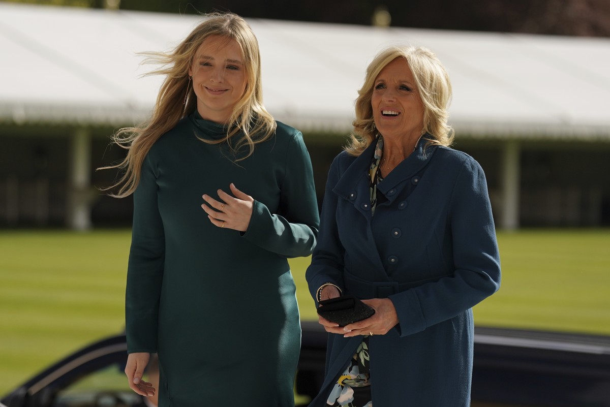 The First Lady of the United States, Jill Biden, right, and her grand daughter Finnegan Biden arrive at Buckingham Palace in London Friday May 5, 2023, for a reception hosted by Britain's King Ch ...