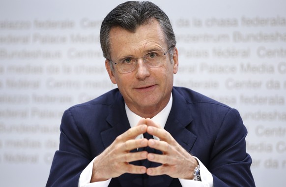 epa08780698 Philipp Hildebrand, a former head of the Swiss Central Bank, speaks at a press conference in Bern, Switzerland, 28 October 2020. The Swiss government has nominated Hildebrand as candidate  ...