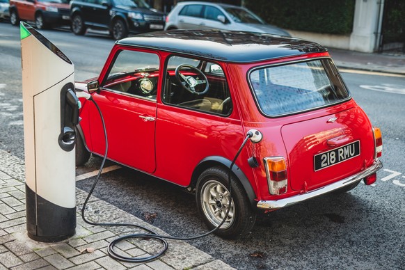 mini ev antrieb auto elektroauto tesla vintage retro swindon powertrain swind E https://swindonpowertrain.com/uk/news.aspx
https://swind.life/