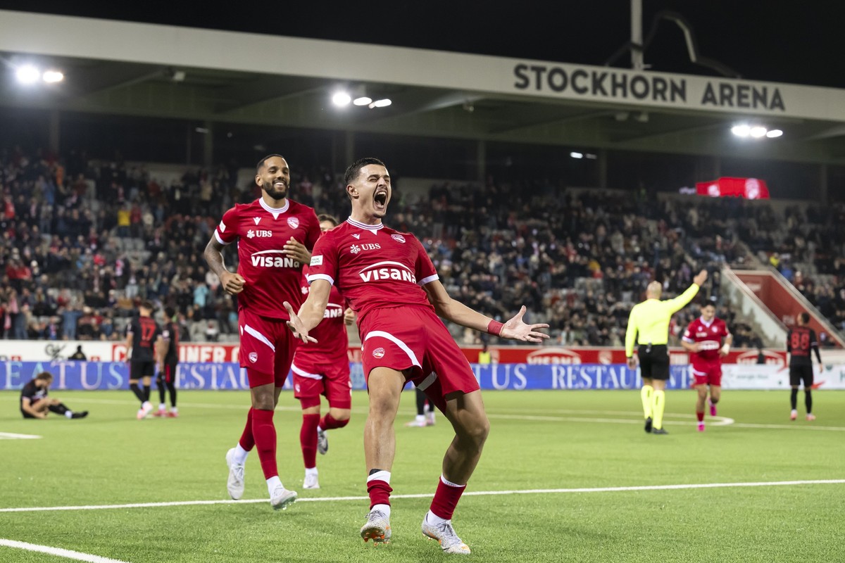 KEYPIX - Elmin Rastoder (FCT) jubelt nach seinem Tor zum 2-1 im Super League Spiel zwischen dem FC Thun und dem FC Sion, in der Stockhorn Arena in Thun, am Samstag, 1. November 2025. (KEYSTONE/Anthony ...
