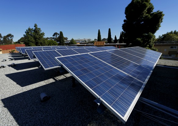 Solar panels are shown on top of a Multifamily Affordable Solar Housing-funded (MASH) housing complex in National City, California, U.S. on November 19, 2015. REUTERS/Mike Blake/File Photo