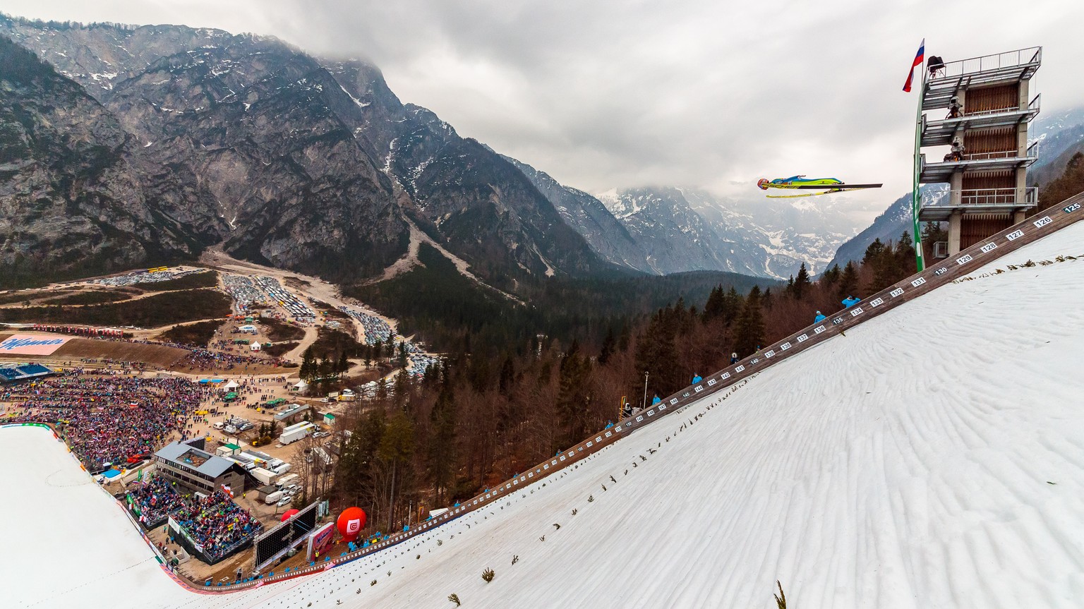 ABD0039_20170326 - RATECE - SLOWENIEN: Stefan Kraft (AUT) waehrend dem Einzelbewerb im Skifliegen am Sonntag, 26. Maerz 2017, in Planica. (KEYSTONE/APA/EXPA/JFK)