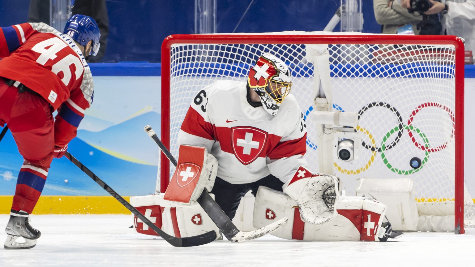 Czech Republic&#039;s forward David Krejci, left, scores a.the winner goal against Switzerland&#039;s goaltender Leonardo Genoni, right, during the shootout session at the men&#039;s ice hockey prelim ...