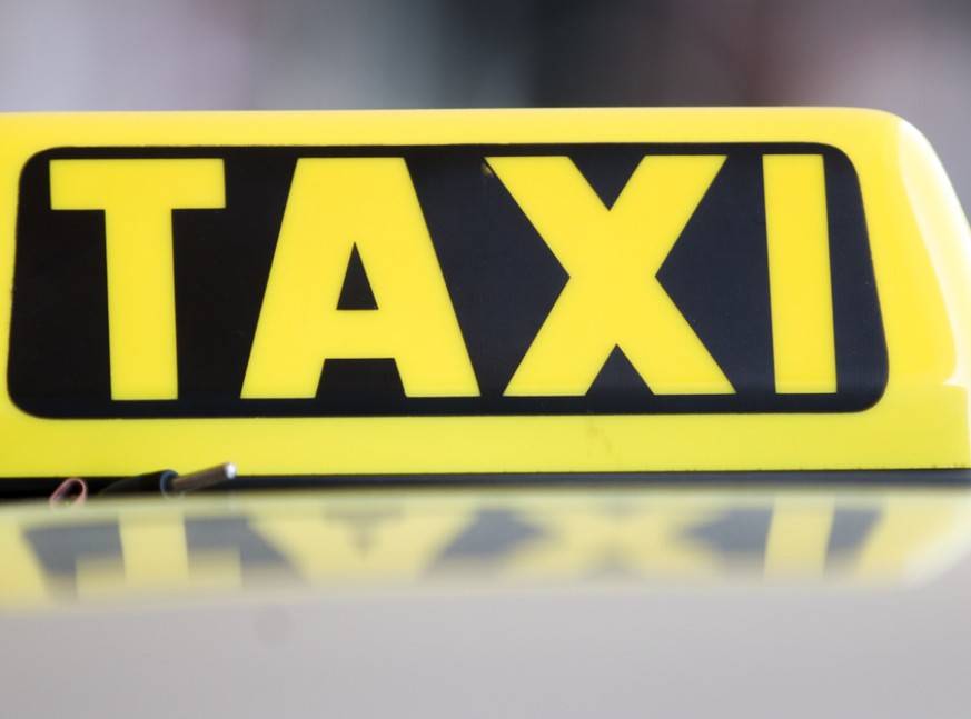 Ein Luzerner Taxifahrer soll sechs Jahre ins Gefängnis, nachdem er sich an Kundinnen sexuell vergangen hat. (Symbolbild)