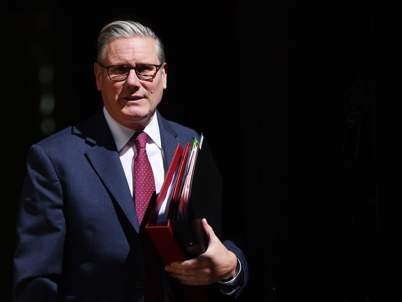 epa12921306 British Prime Minister Keir Starmer departs 10 Downing Street for Prime Minister's Questions in London, Britain, 29 April 2026. EPA/ANDY RAIN