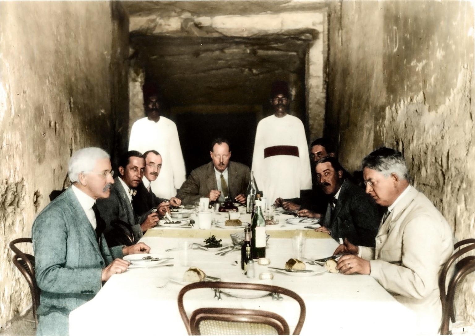 Dynamichrome|Herbert, 5th Earl of Carnarvon, George; Tutankhamun Excavation Team; Griffith Institute, University of Oxford; http://www.artuk.org/artworks/tutankhamun-excavation-team-333821