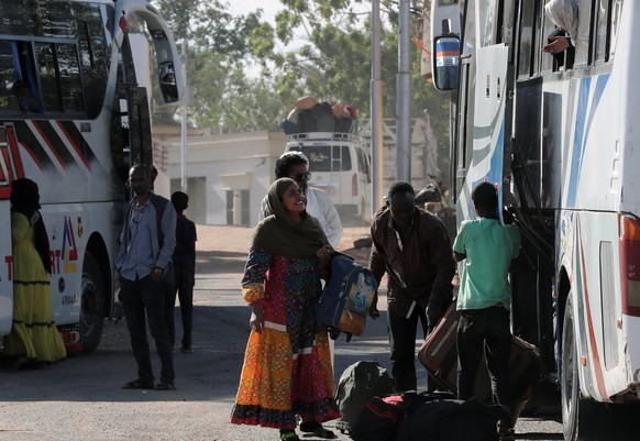 epa10639983 Buses carrying Sudanese people prepare to traverse the Nile River on a ferry after crossing the border from Sudan, in Abu Simbel, southern Egypt, 20 May 2023. According to the UNHCR office ...