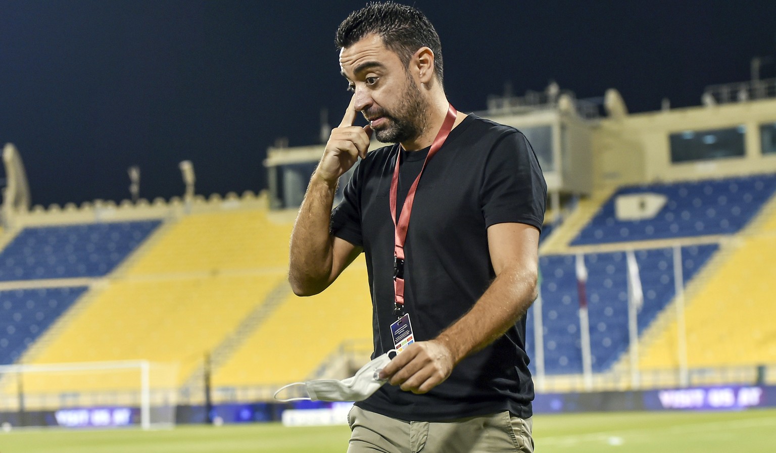 epa09554741 Head coach of Al Sadd, Xavi Hernandez, reacts during the Qatar Stars League soccer match between Al Sadd and Al Ahli in Doha, Qatar, 30 October 2021. EPA/NOUSHAD THEKKAYIL