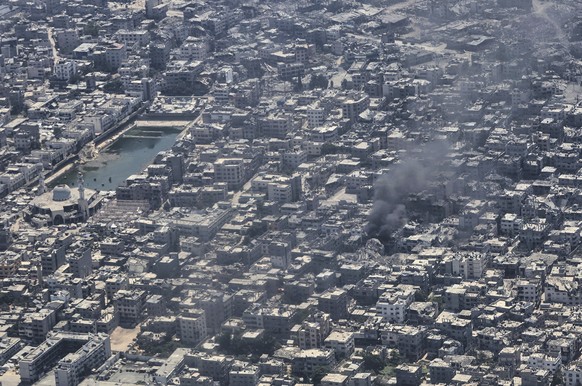 From aboard a Jordanian Air Force C-130, smoke is seen rising from Gaza City during an aid airdrop, Thursday, Aug. 7, 2025. (AP Photo/Raad Adayleh)
Jordan Israel Palestinians