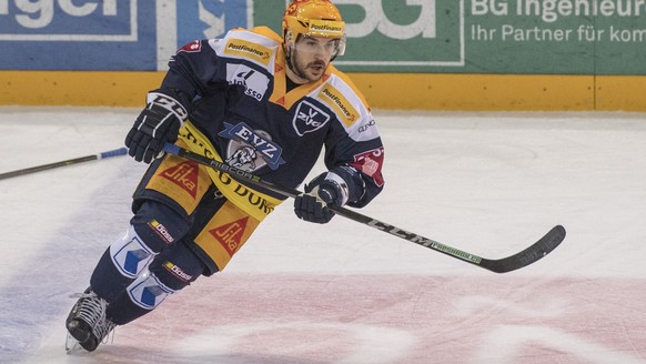 Garrett Roe von Zug beim Eishockey Meisterschaftsspiel in der Qualifikation der National League zwischen dem EV Zug und den ZSC Lions vom Dienstag, 2. Oktober 2018 in Zug. (PPR/Urs Flueeler)