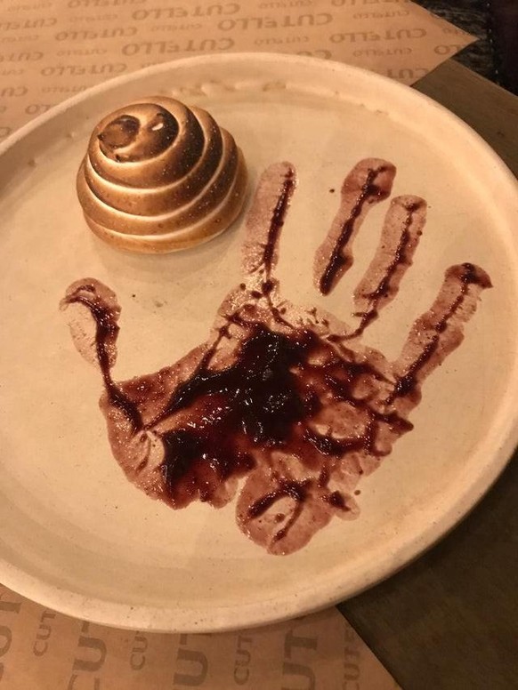 we want plates https://www.reddit.com/r/pics/comments/s41uyu/a_handful_of_jam_served_on_a_plate_at_an_upscale/