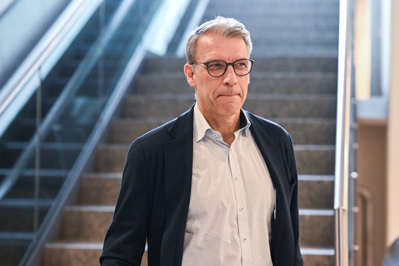27.09.2023, Fussball, Saison 2023/2024, 2. Bundesliga, Pressekonferenz FC Schalke 04 - nach der Entlassung von Cheftrainer Thomas Reis FC Schalke 04, Peter Knäbel FC Schalke 04 Gelsenkirchen Veltins A ...