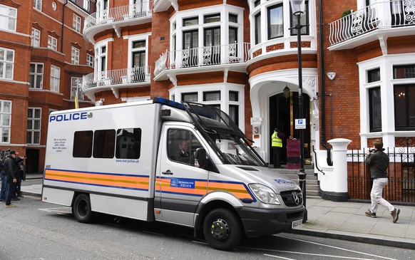 epa07498458 A police van outside the Ecuadorian Embassy in London, Britain, 11 April 2019. News reports state that Wikileaks founder Julian Assange was arrested at the Ecuadorian Embassy in London ear ...