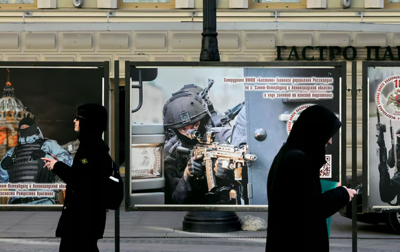 Der Kriegsdienst in der Ukraine wird wie hier in St. Petersburg weiterhin aggressiv beworben.