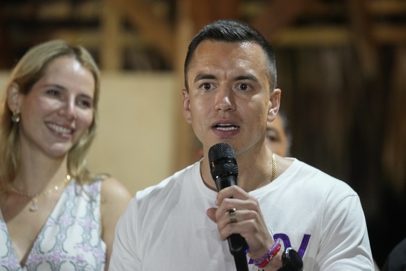 Presidential candidate Daniel Noboa speaks in Olon, Ecuador, after results show him ahead in a snap presidential runoff on Sunday, Oct. 15, 2023. At left is his wife Lavinia Valbonesi. (AP Photo/Marti ...