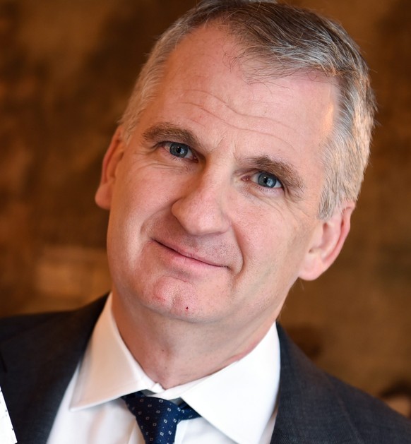 epa04979863 US historian Timothy Snyder presents his book &#039;Black Earth: The Holocaust as History and Warning&#039; during a press conference in Frankfurt am Main, Germany, 16 October 2015. EPA/AR ...