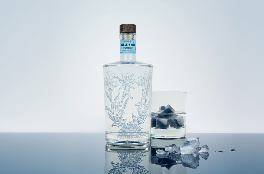 noble white alpine gin streuli destillerie schweiz alkohol schnapps trinken drinks http://www.noblewhitegin.com/