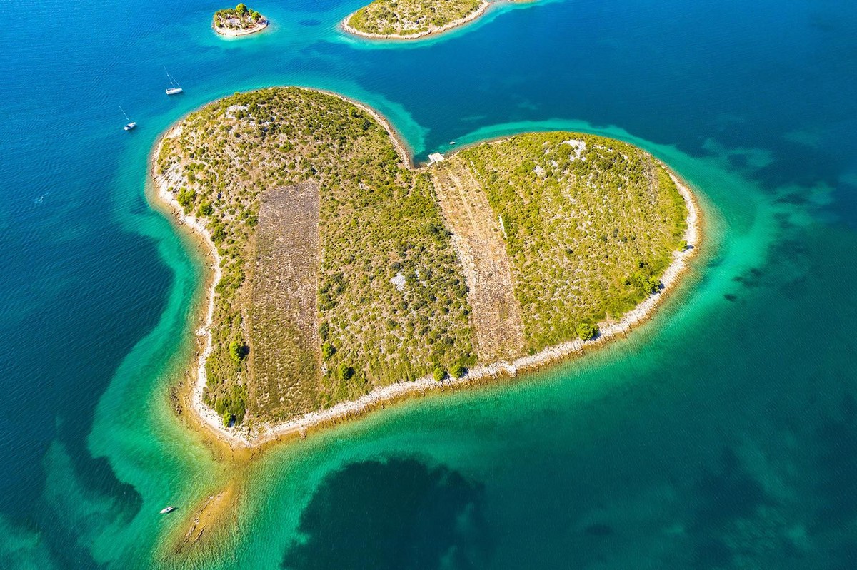 Galesniak Kroatien Natur in Herzform (Seen, Insel, Fels)