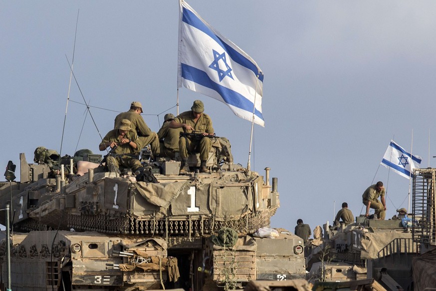 Israelische Soldaten sind für einen Einsatz bereit.