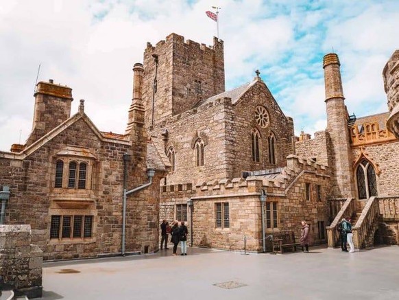 Traumjob ausgeschrieben: St. Michael&#039;s Mount sucht Castle Officer\nDa kÃ¶nnte ich mir gut vorstellen Home Office zu machen. Bzw Castle Office