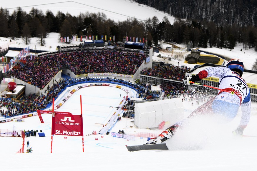 epa05799368 Switzerland's Loic Meillard speeds down the slope during the second run of the men Giant Slalom race at the 2017 FIS Alpine Skiing World Championships in St. Moritz, Switzerland, 17 Februa ...