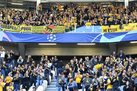 YB's supporters cheer before the UEFA Champions League group stage group H matchday 2 soccer match between Italy's Juventus Football Club Turin and Switzerland's BSC Young Boys Bern, at the Allianz Arena in Turin, Italy, Tuesday, October 2, 2018. (KEYSTONE/Peter Schneider)