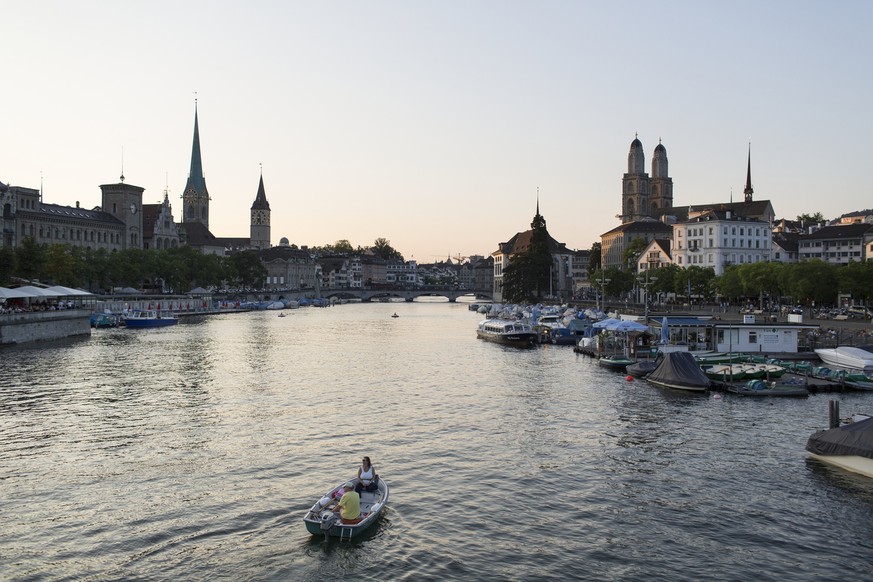 View from the Quaibruecke on the Limmat River in Zurich, pictured on July 16, 2013. (KEYSTONE/Gaetan Bally)

Blick von der Quaibruecke auf die Limmat in Zuerich, aufgenommen am 16. Juli 2013. (KEYSTON ...