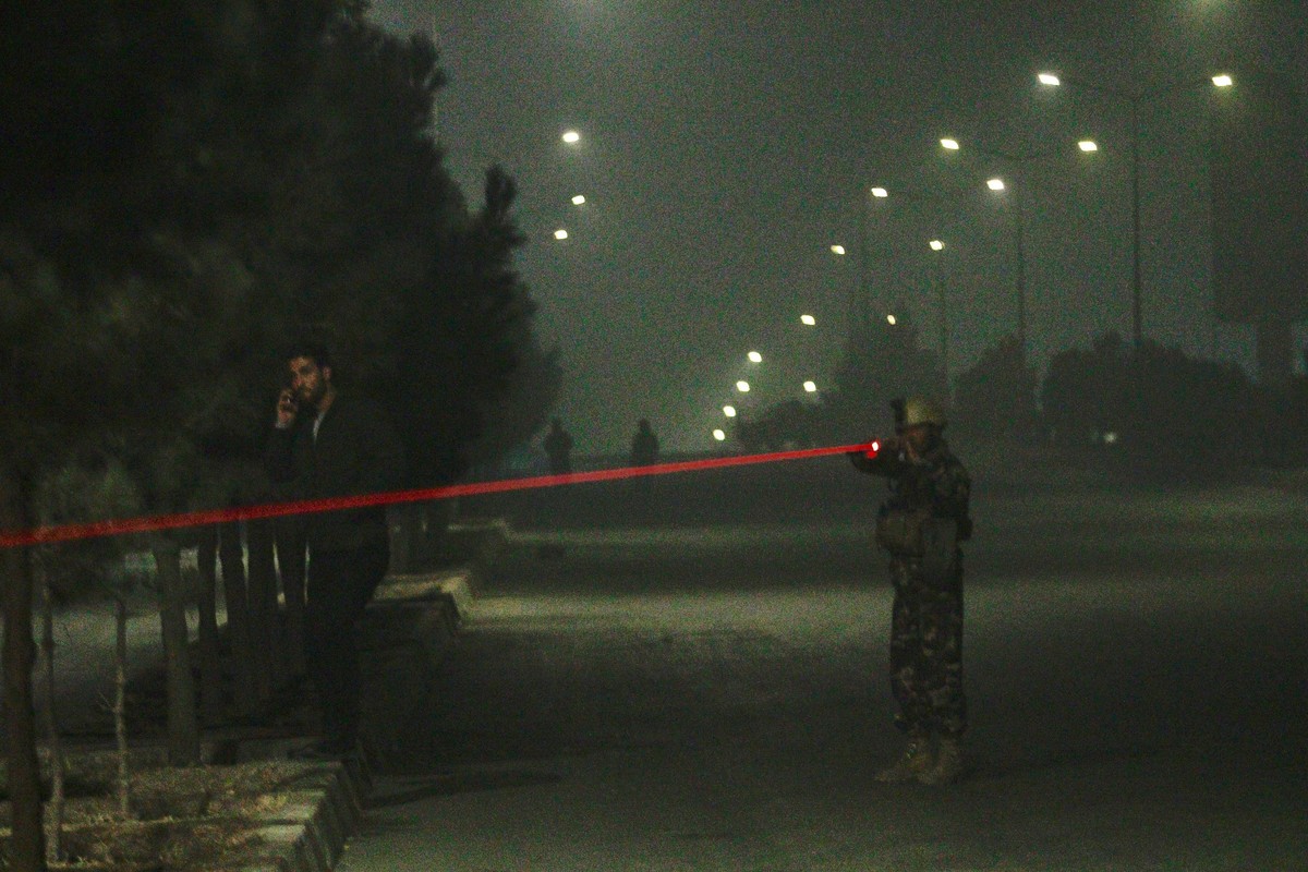 epa06458420 Afghan security officials take up positions near the scene of attack by armed men at an upscale hotel in Kabul, Afghanistan, 20 January 2018. A group of armed insurgents attacked Kabul ...