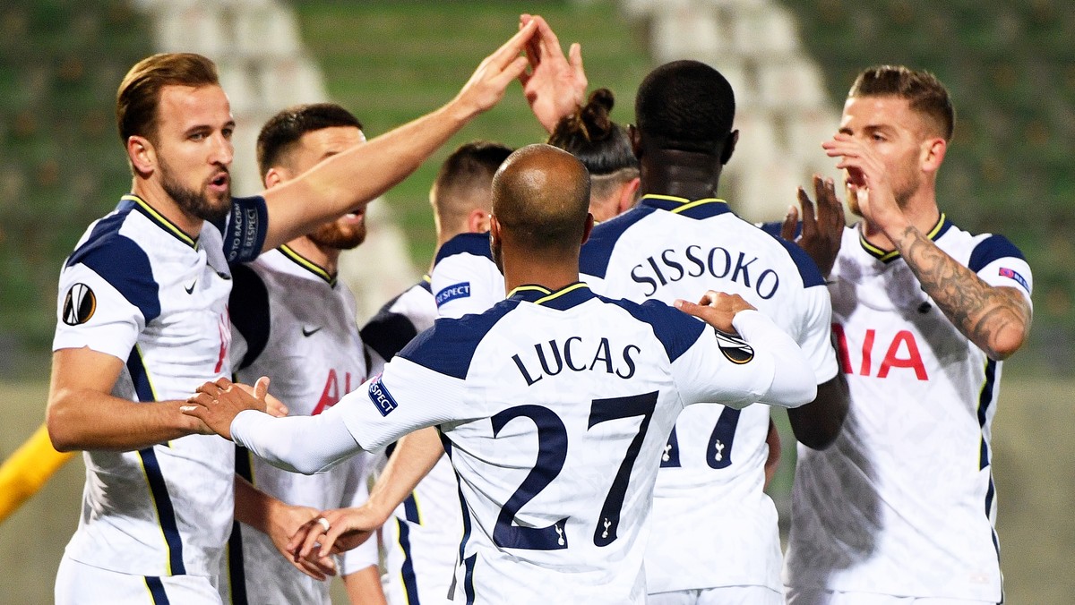 epa08800922 Tottenham's Harry Kane (L) celebrates with teammates after scoring the 1-0 lead during the UEFA Europa League group J soccer match between Ludogorets Razgrad and Tottenham Hotspur in  ...