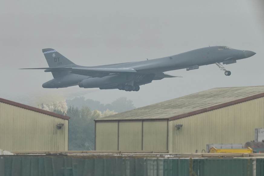 A B-1 bomber takes off from RAF Fairford in Fairford, England, Tuesday, Sept. 29, 2026. (AP Photo/Alastair Grant)
Britain US Air Base
