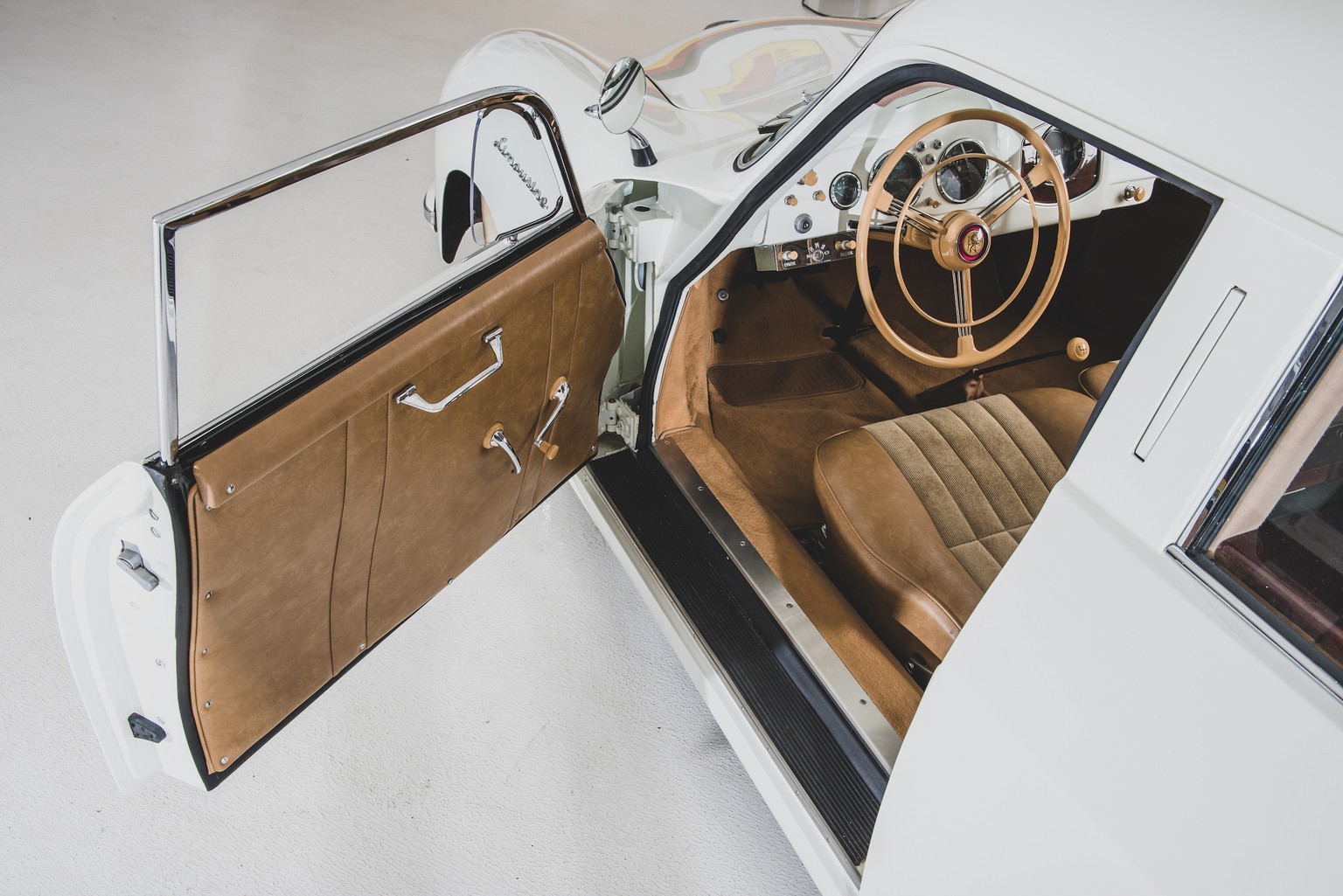 1953 Porsche 356 Limousine Custom
Offered without reserve
RM | Sotheby&#039;s - THE TAJ MA GARAJ COLLECTION 28 SEPTEMBER 2019 auktion 

https://rmsothebys.com/en/auctions/tg19/the-taj-ma-garaj-collect ...