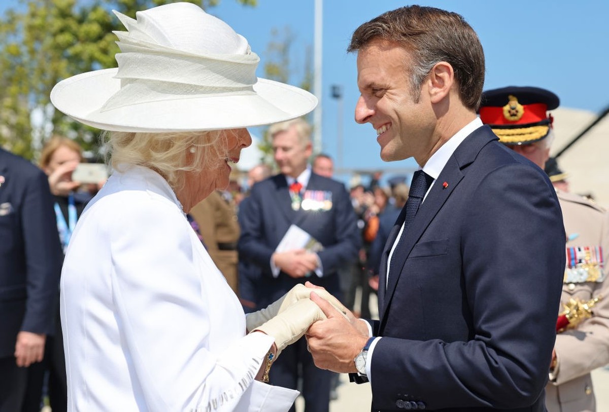 VER-SUR-MER, FRANCE - JUNE 06: Queen Camilla and President of France, Emmanuel Macron attend the UK Ministry of Defence and the Royal British Legion’s commemorative event at the British Normandy Memor ...