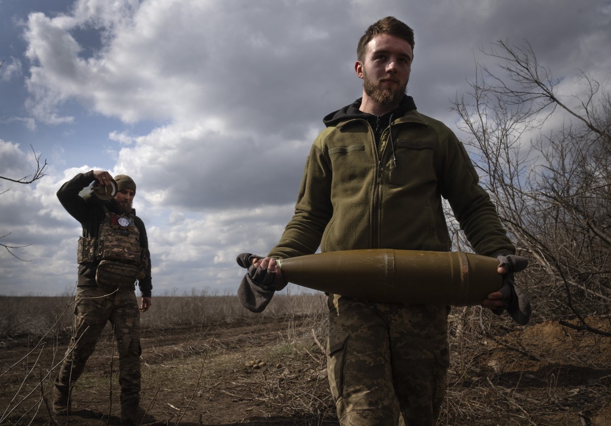 FILE - Ukrainian soldiers carry shells to fire at Russian positions on the front line, near the city of Bakhmut, in Ukraine's Donetsk region, on March 25, 2024. Russia has made incremental but st ...