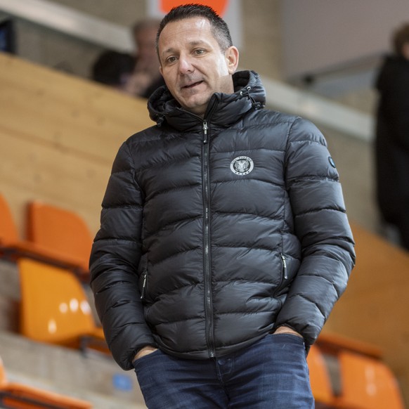 Tigers Sportchef Marco Bayer waehrend dem Meisterschaftsspiel der National League zwischen den SCL Tigers und dem EHC Biel, am Samstag 29. Februar 2020 im Ilfisstadion in Langnau. (KEYSTONE /Marcel Bi ...