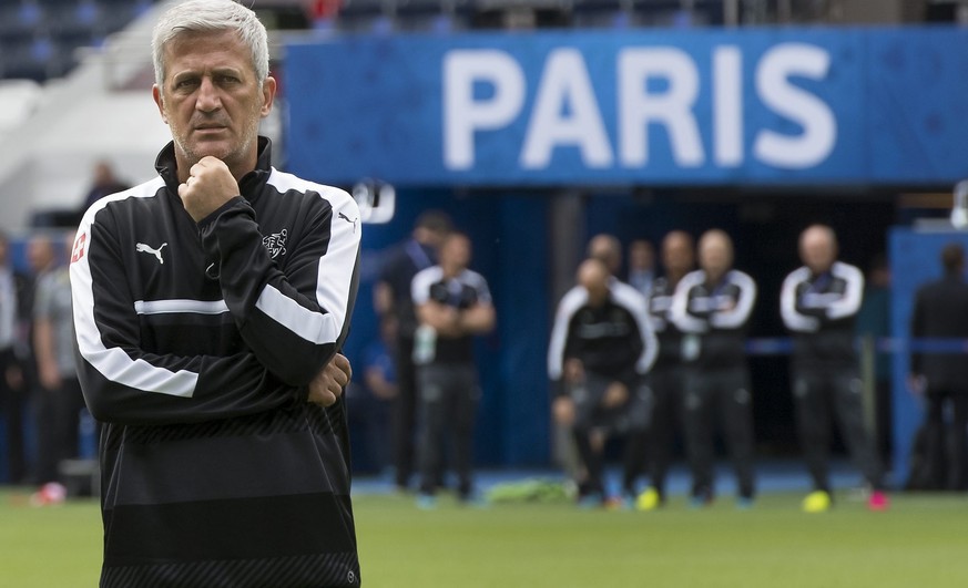 Vladimir Petkovic nachdenklich: Wie soll er gegen Frankreich spielen lassen?