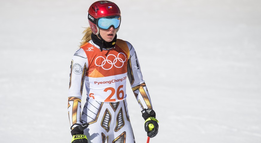 epa06535118 Ester Ledecka of Czech Republic reacts in the finish area during the Women&#039;s Super-G race at the Jeongseon Alpine Centre during the PyeongChang 2018 Olympic Games, South Korea, 17 Feb ...