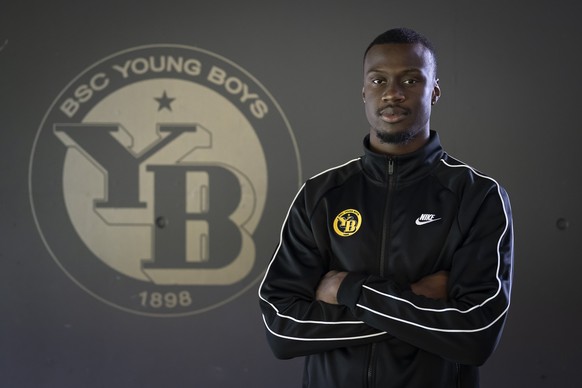 YBs Cheikh Niasse posiert an einer Medienkonferenz zur zweiten Saisonhaelfte der Fussballmeisterschaft, am Mittwoch, 17. Januar 2024, im Stadion Wankdorf, in Bern. (KEYSTONE/Anthony Anex).