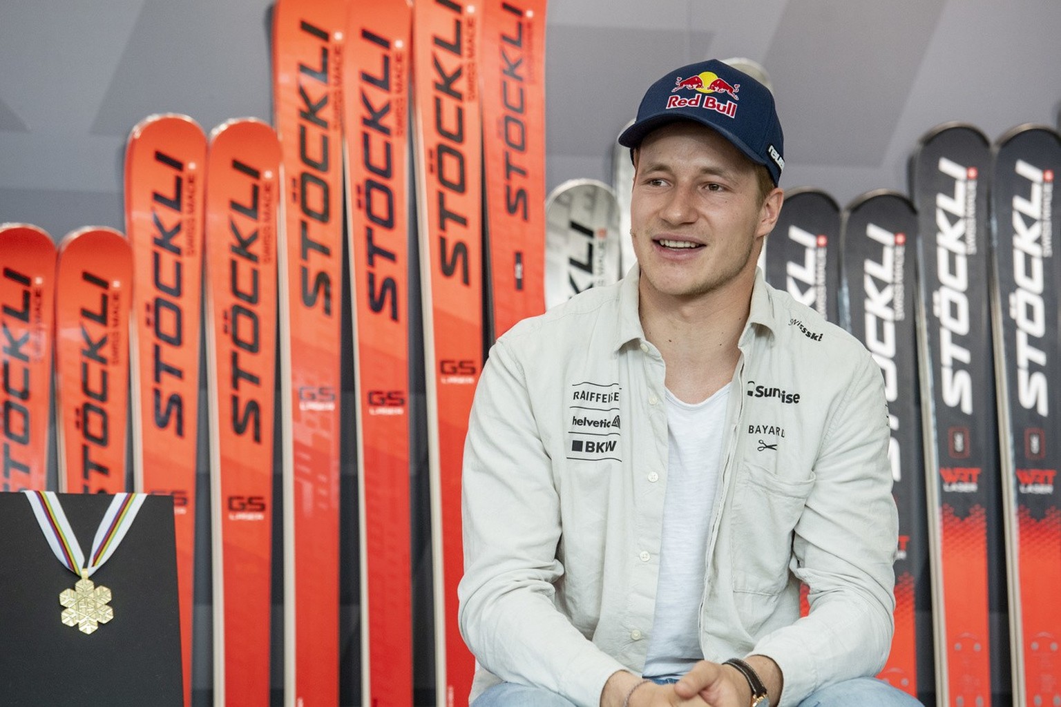 Der Schweizer Skirennfahrer Marco Odermatt anlaesslich einer Medienkonferenz beim Schweizer Skihersteller Stoeckli Ski in Malters im Kanton Luzern am Dienstag, 21. Maerz 2023. Odermatt ist seit Jahren ...