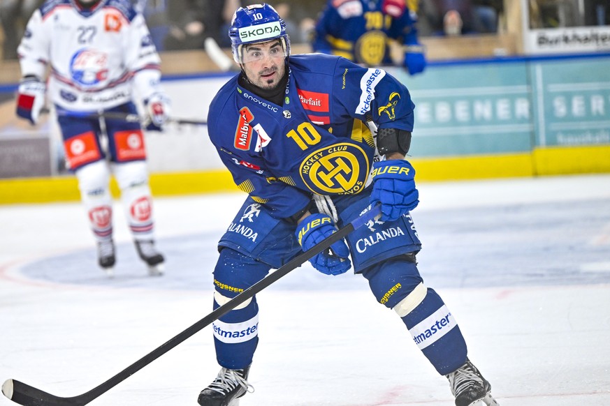 Der Davoser Andres Ambuehl, im Eishockey-Qualifikationsspiel der National League (NL) zwischen dem HC Davos und den ZSC Lions, am Sonntag, 6. Oktober 2024, im Eisstadion in Davos (KEYSTONE/Juergen Sta ...