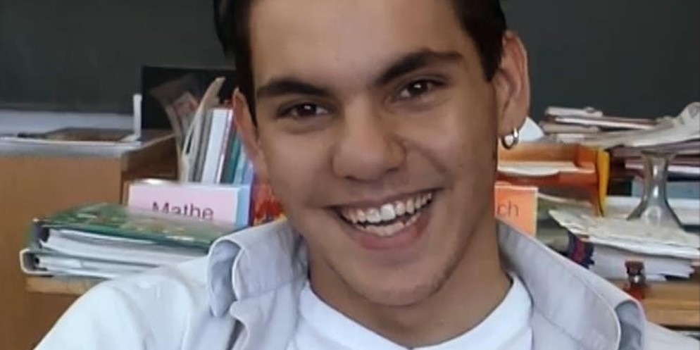 Besijan Kacorraj alias Besko im Alter von 16 Jahren in einem Schulzimmer im Kreis 4.