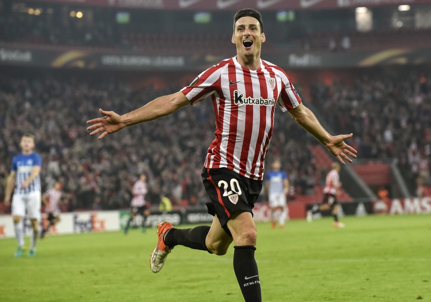 epa05616510 Athletic Club&#039;s Artiz Aduriz celebrates a goal against KRC Genk during their UEFA Europa League&#039;s group F match at San Mames Stadium in Bilbao, Basque Country, northern Spain, 03 ...