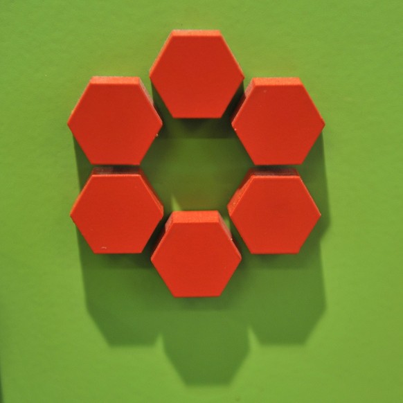 Une partie du logo du magasin Manor photographie, ce jeudi 28 octobre 2010 a Geneve. (KEYSTONE/Martial Trezzini)
