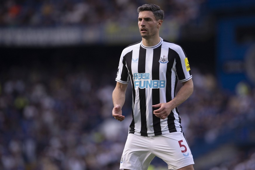 LONDON, ENGLAND - MAY 28: Fabian Schär of Newcastle United during the Premier League match between Chelsea FC and Newcastle United at Stamford Bridge on May 28, 2023 in London, England. Photo by Richa ...