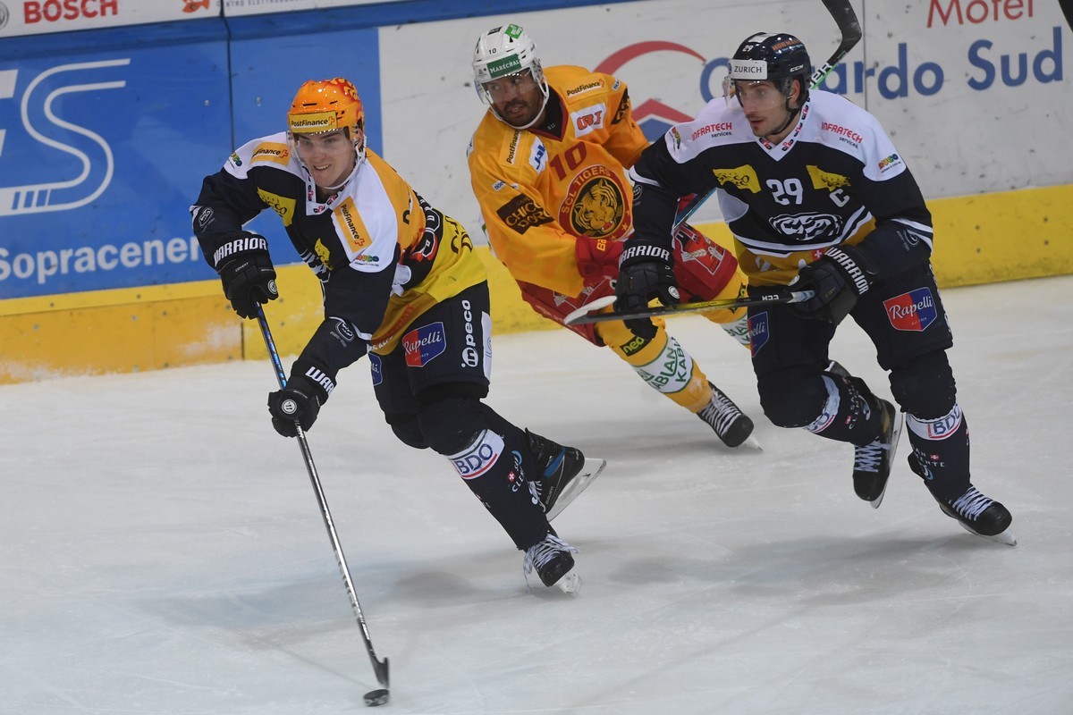 Ambri's Postfinance Top Scorer Julius Naettinen, Tiger's player Robbie Earl and Ambri's player Michael Fora, from left, during the match of National League A (NLA) Swiss Championship 20 ...
