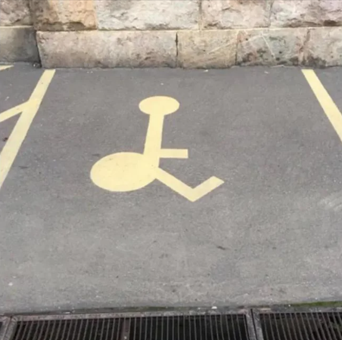 Lustige Fails: Rollstuhl-Piktogramm